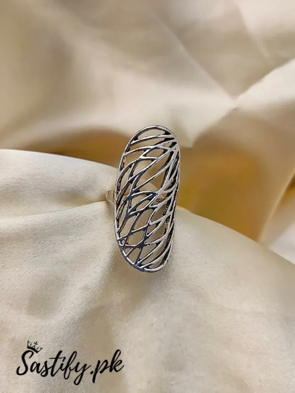 Elegant Silver Filigree Ring