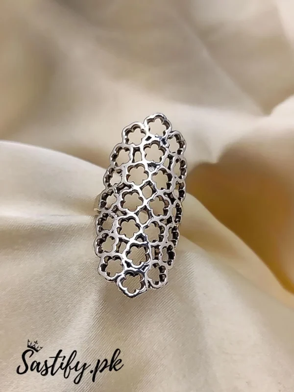 Elegant Filigree Ring 9