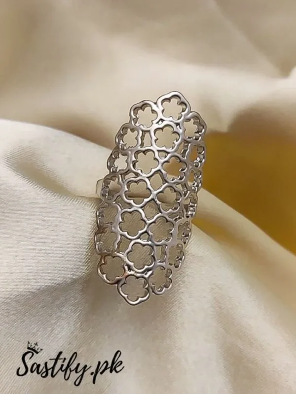 Elegant Filigree Ring 7
